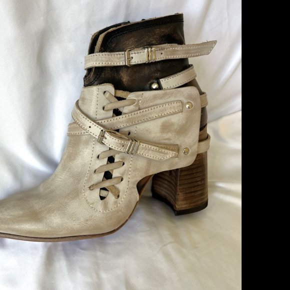 Freebird Jerome Size 9 Beige Ankle Bootie - Picture 3 of 16